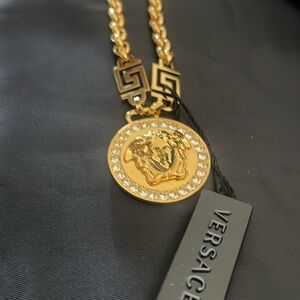 BRAND NEW VERSACE  MEDUCA  GOLD NECKLACE
